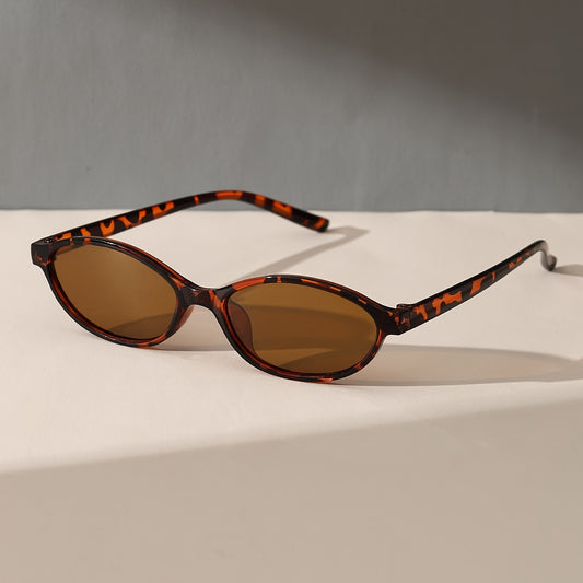 Ovale minimalistische Retro-Sonnenbrille
